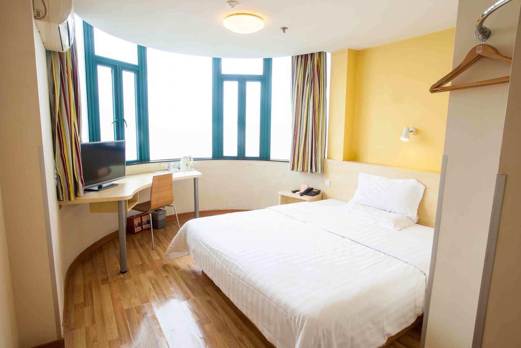 7Days Inn Dalian Gangwan Square Station Port חדר תמונה
