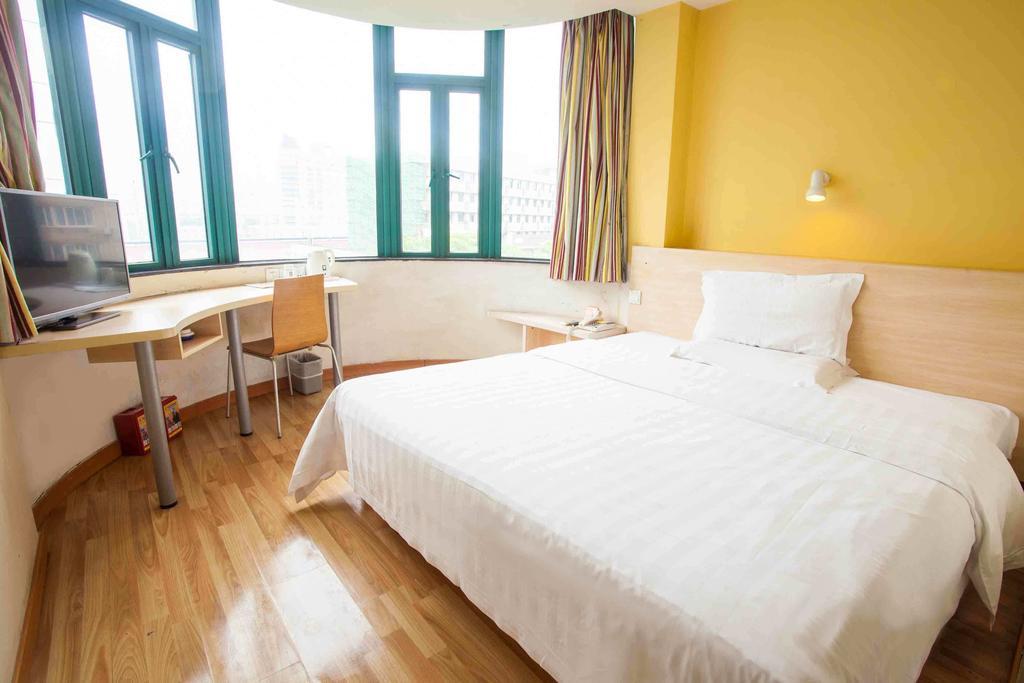 7Days Inn Dalian Gangwan Square Station Port חדר תמונה